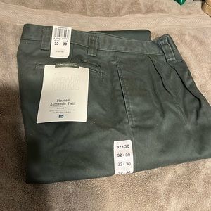 Dockers relaxed fit no wrinkle khakis gray 32/30 men’s pants